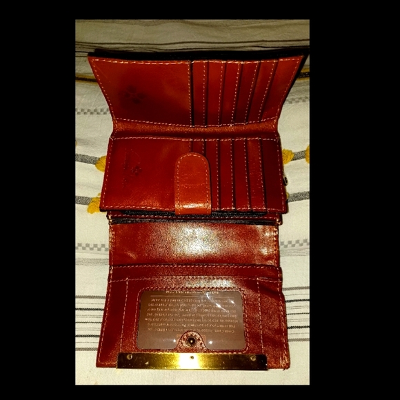 NWT* PATRICIA NASH DESIGNS WALLET- PRICE FIRM. - Picture 4 of 5